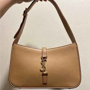 SOLD ‼️Saint Laurent hobo bag le 5 a 7